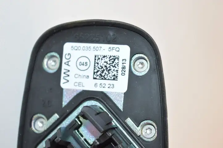 Volkswagen Golf VII (2013 - 2019) GPS антенна — фото 4