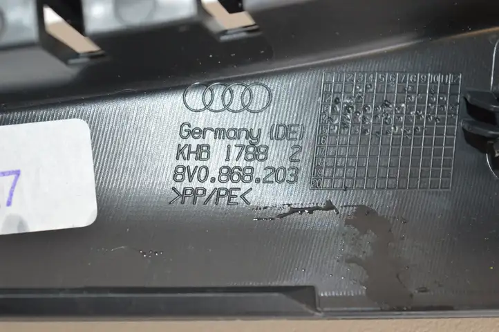 Audi A3/S3 8V (2012 - 2016) 8V0868203 Другая часть кузова — фото 4