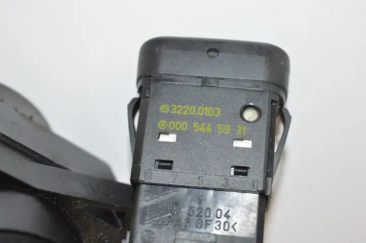 Mercedes-Benz Sprinter W906 (2006 - 2018) A9065450504 Включатель фонарей — фото 6