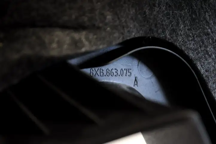 Audi S1 (2014 - 2019) 8XB863075A Прочие детали салона — фото 3
