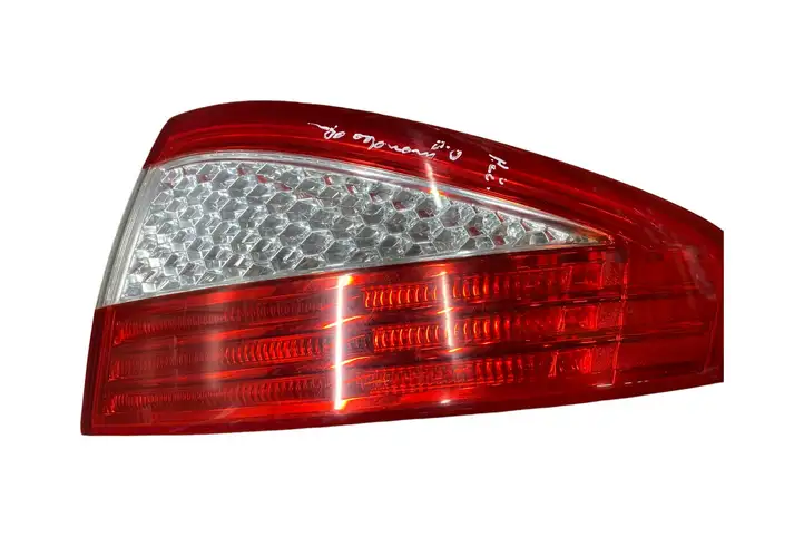 Ford Mondeo MK IV (2007 - 2014) 7S7113404A Задний фонарь в кузове — фото 2