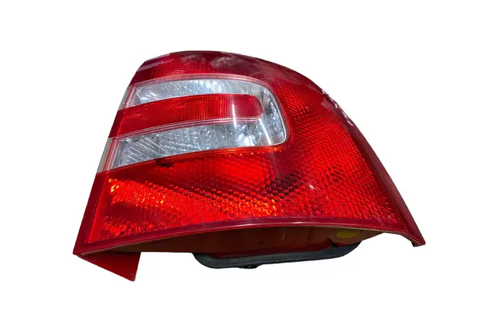 Skoda Octavia Mk2 (1Z) (2004 - 2013) 1Z9945258 Задний фонарь в кузове — фото 2