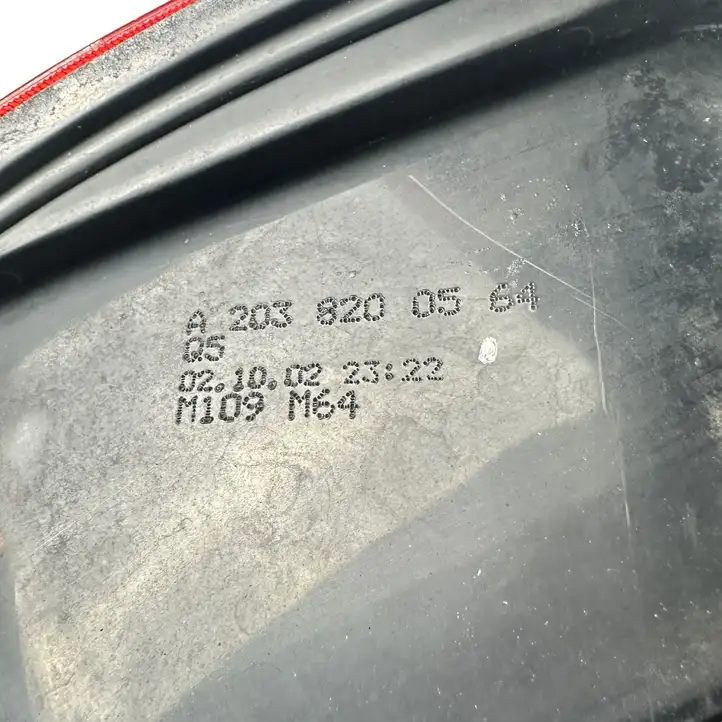 Mercedes-Benz C W203 (2000 - 2007) A2038200564 Задний фонарь в кузове — фото 5