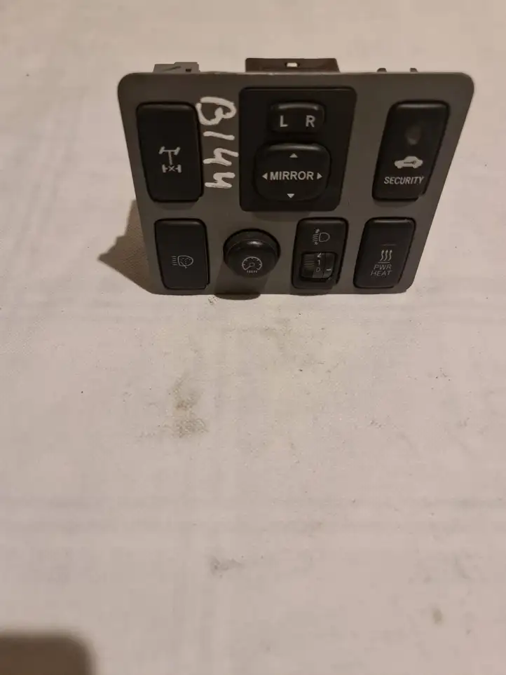 Toyota Hilux (AN10, AN20, AN30) (2011 - 2015) 554460K020 Другие включатели / ручки/ переключатели — фото 1