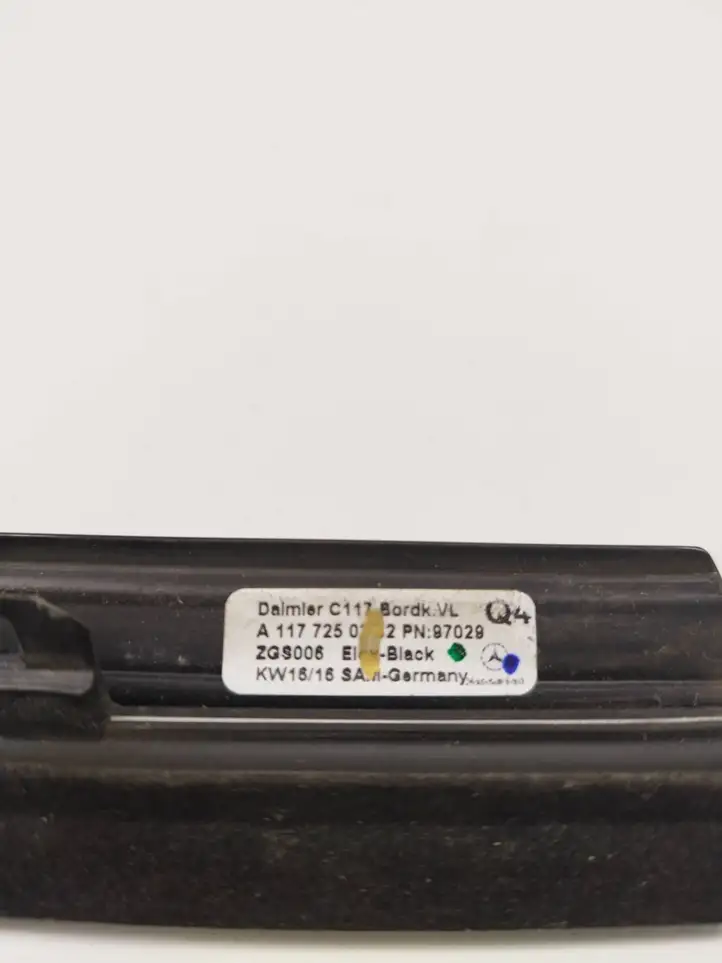 Mercedes-Benz CLA C117,X117,W117 (2013 - 2019) A1177250482 Уплотнитель стекла передней двери — фото 4