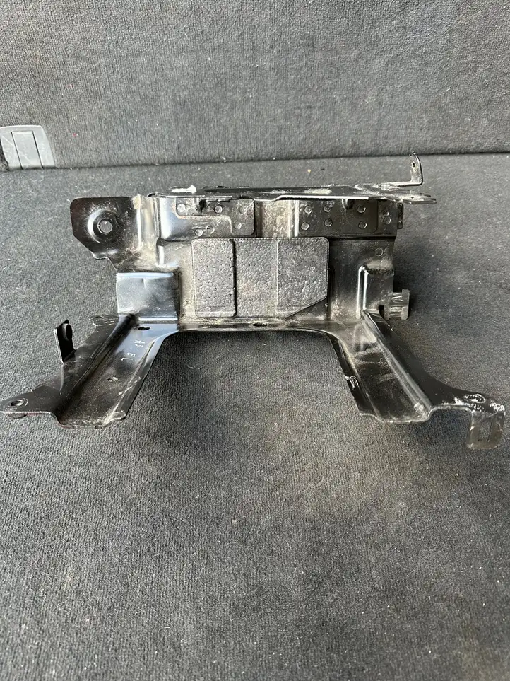 Audi A3/S3 8Y (2020 - ) 5Q0907102H Кронштейн охладителя EGR — фото 3