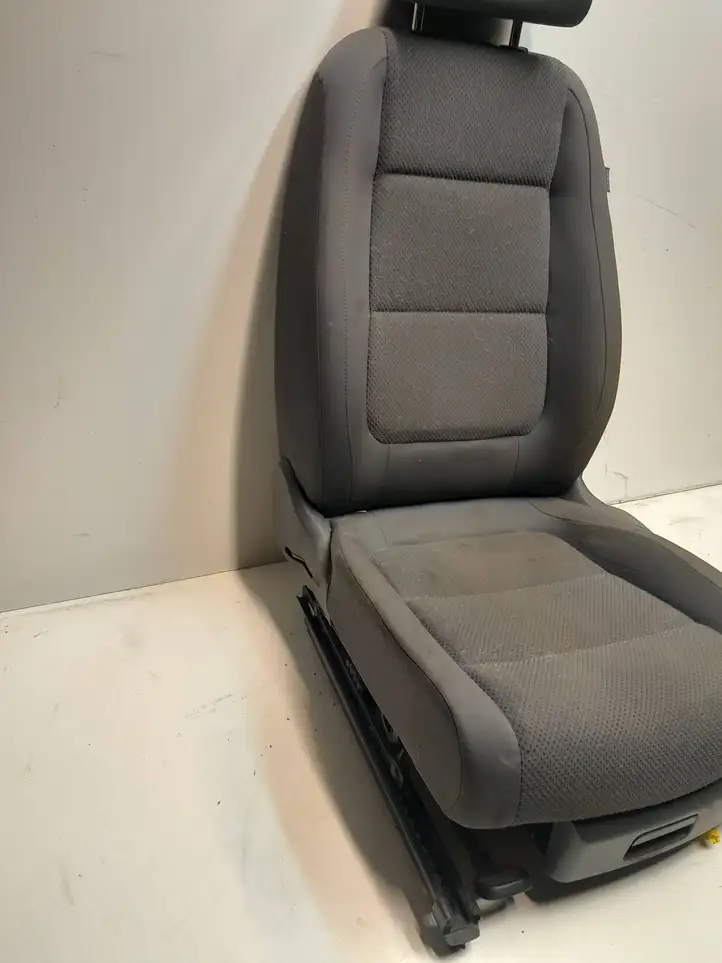 Volkswagen Golf Plus (2004 - 2008) Переднее сиденье водителя — фото 2
