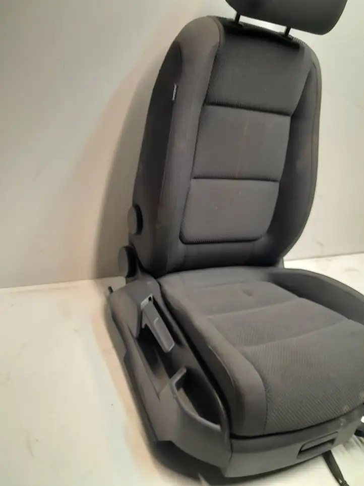 Volkswagen Golf Plus (2004 - 2008) Переднее сиденье пассажира — фото 2