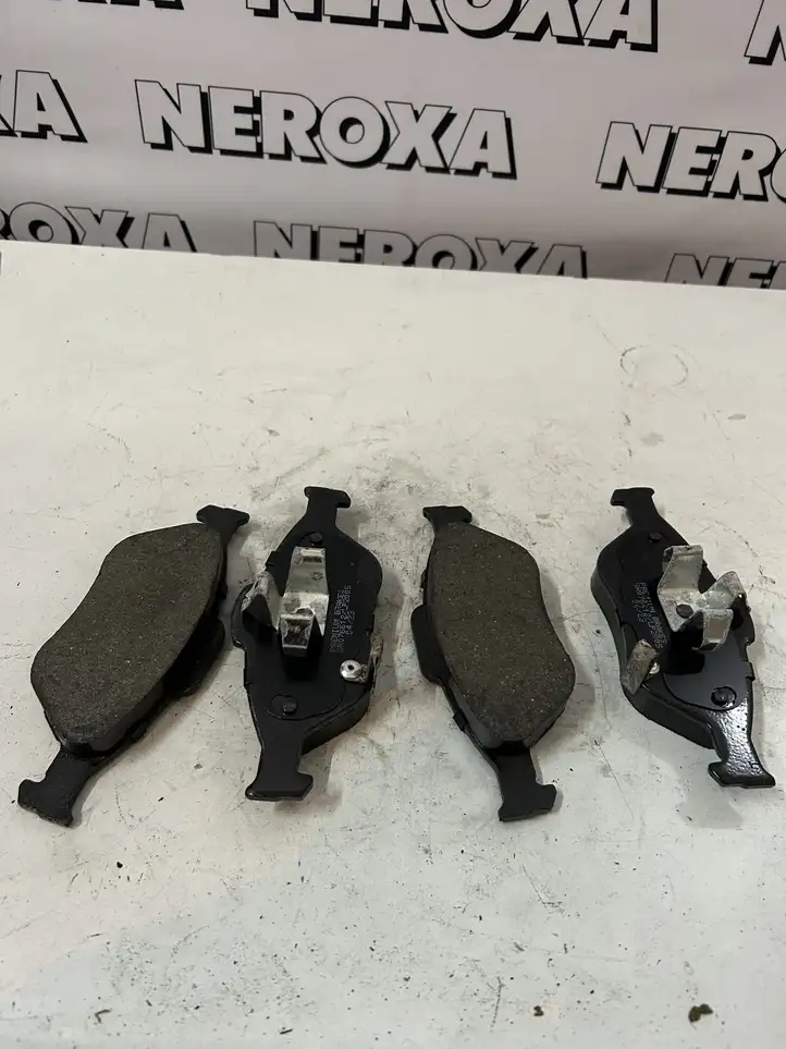 Toyota Yaris (2005 - 2009) LP2005 Передние тормозные колодки — фото 1