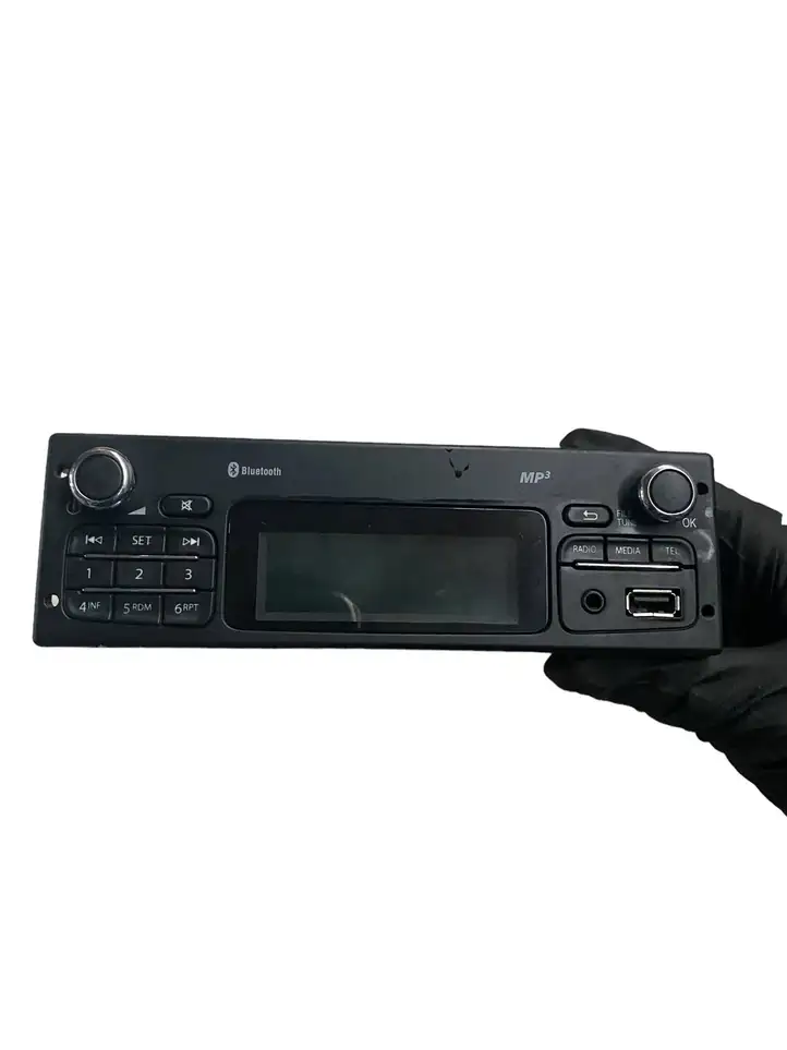 Renault Master III (2010 - ) 281152815R Магнитола / мультимедийная система — фото 1
