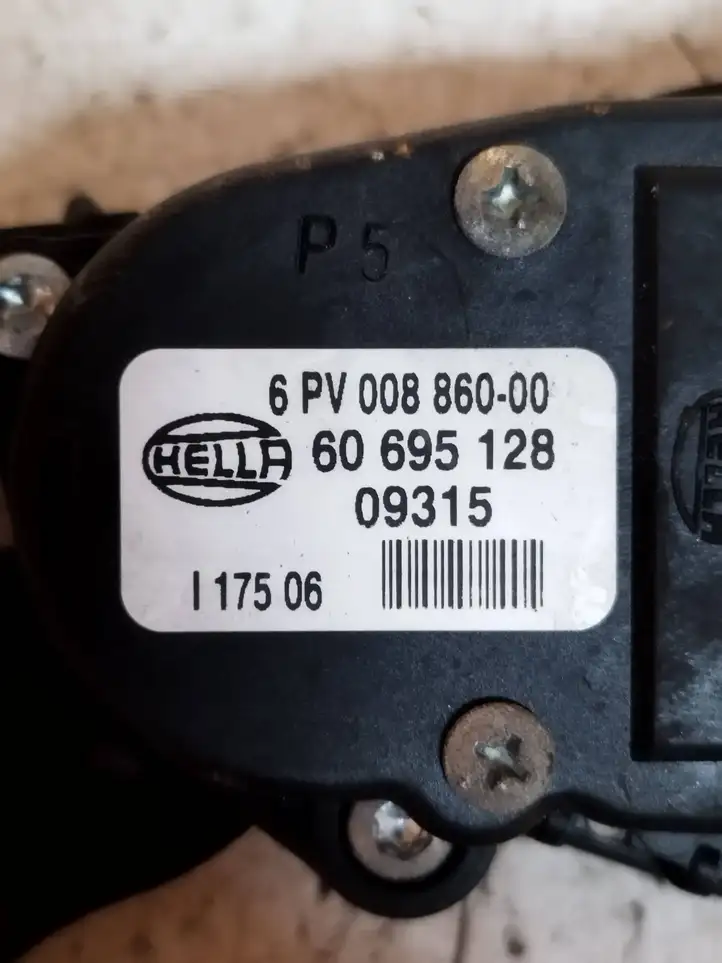 Alfa Romeo 159 (2005 - 2011) 60695128 Педаль акселератора — фото 2