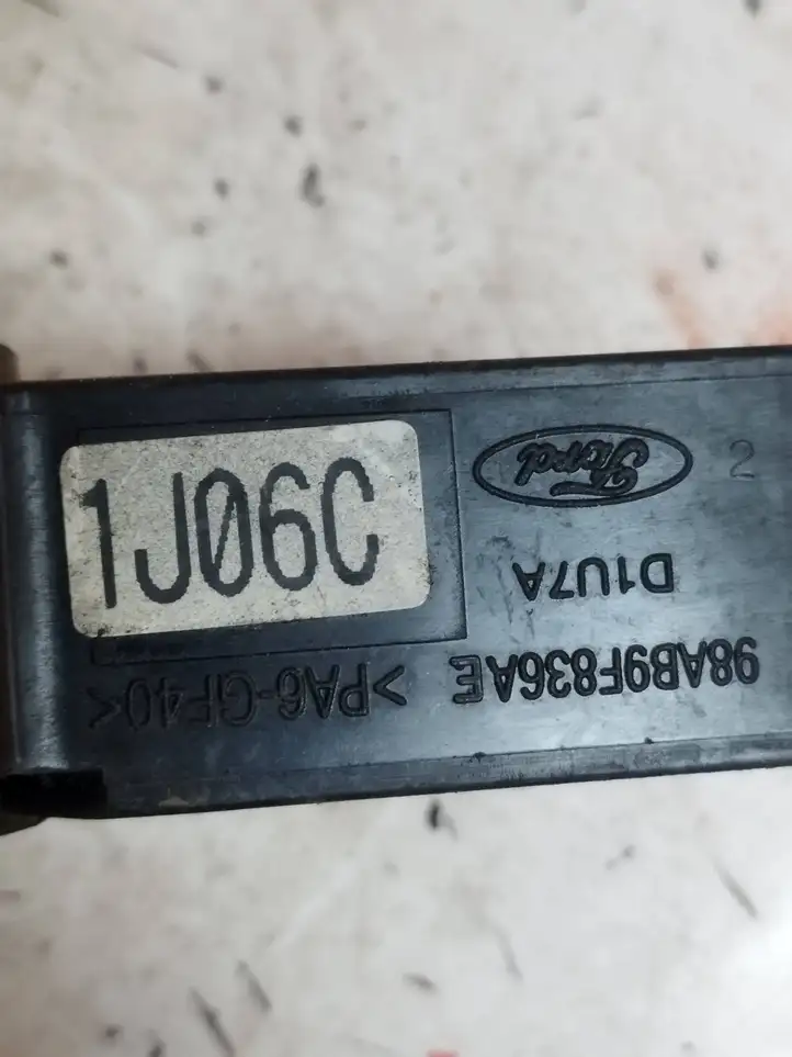 Ford Focus (1998 - 2004) 98ab9f836ae Педаль акселератора — фото 1