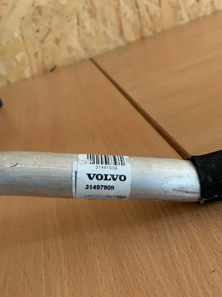 Volvo XC60 (2017 - ) 31497909 Трубки и шланги кондиционера — фото 2
