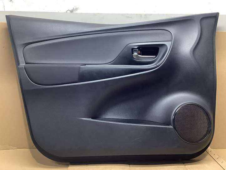 Toyota Yaris (2014 - 2019)  677640D130 Обшивка передней двери