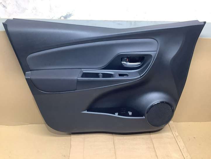 Toyota Yaris (2014 - 2019)  677640D130 Обшивка передней двери