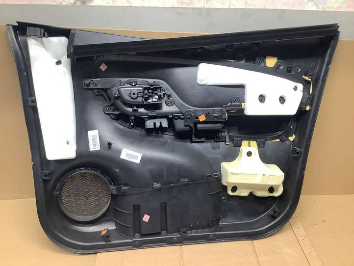 Toyota Yaris (2014 - 2019)  677640D130 Обшивка передней двери