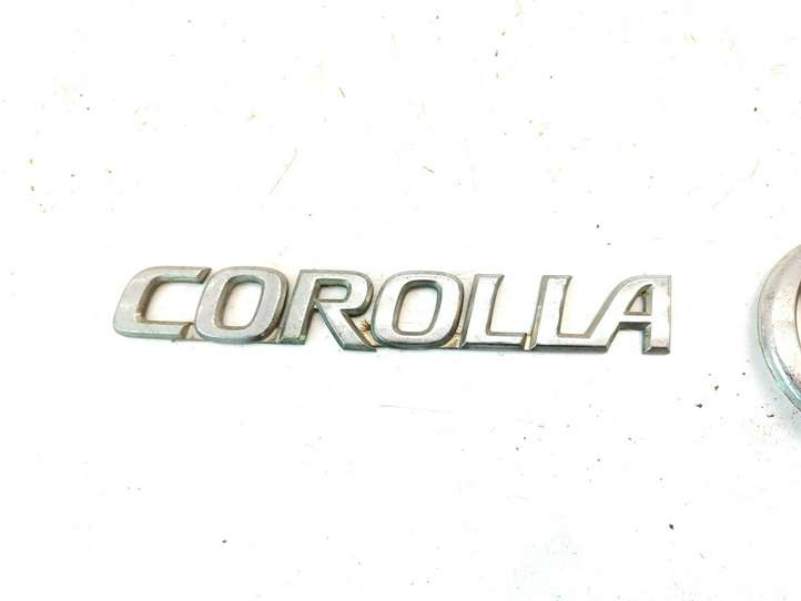 Toyota Corolla E120 E130 (2004 - 2007)  3280T010 Значок производителя / буквы модели