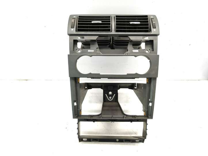 Ford Mondeo Mk III (2000 - 2007)  4S7118522ACW Центральный дефлектор