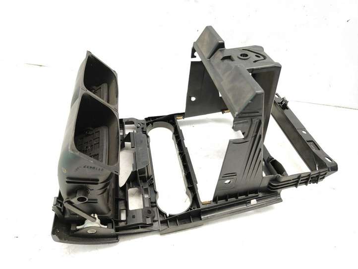 Ford Mondeo Mk III (2000 - 2007)  4S7118522ACW Центральный дефлектор
