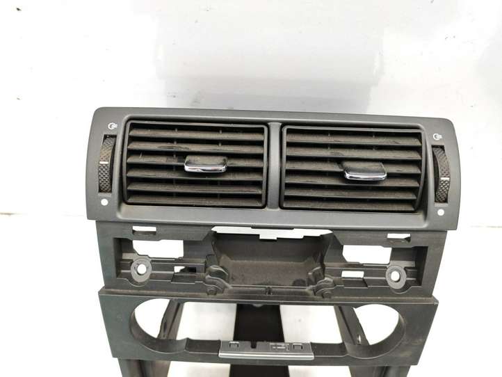 Ford Mondeo Mk III (2000 - 2007)  4S7118522ACW Центральный дефлектор