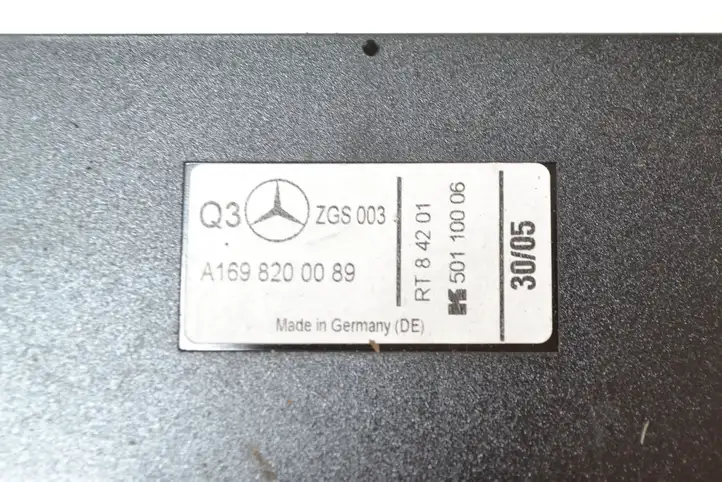 Mercedes-Benz A W169 (2004 - 2012) A1698200089 Усилитель антенны — фото 2