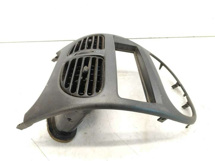 Peugeot 206 (1998 - 2012)  9640404777 Центральный дефлектор