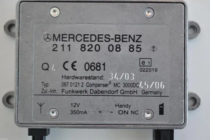 Mercedes-Benz CLS C219 (2003 - 2011) A2118200885 Усилитель антенны — фото 4