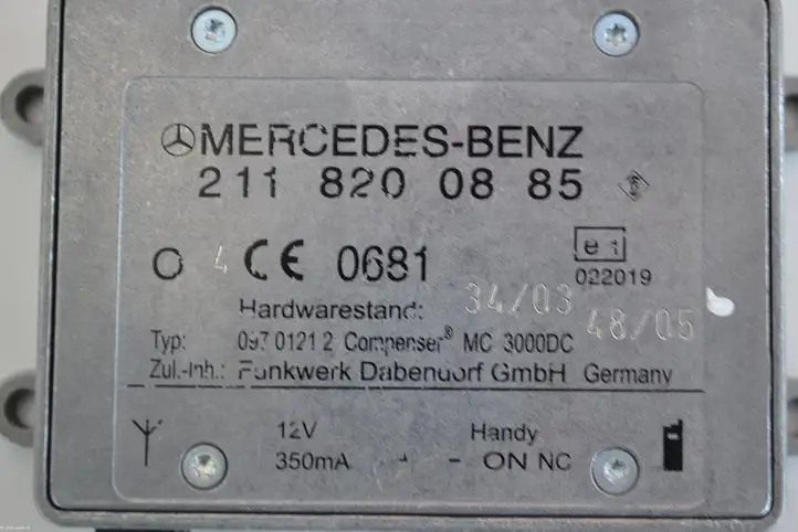Mercedes-Benz CLS C219 (2003 - 2011) A2118200885 Усилитель антенны — фото 4