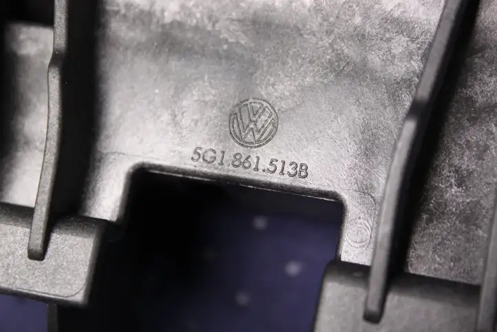 Volkswagen Golf VII (2013 - 2019) 5G1861513B Прочие детали салона — фото 3