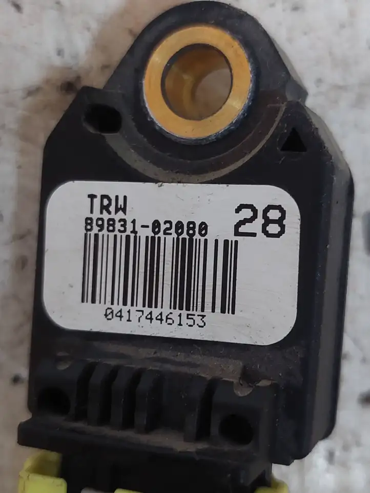 Toyota Auris 150 (2006 - 2012) 8983102080 Датчик удара SRS — фото 1