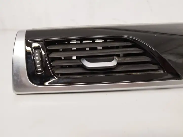 BMW 5 G30 G31 (2016 - ) Отделка внутренней панели салона — фото 2