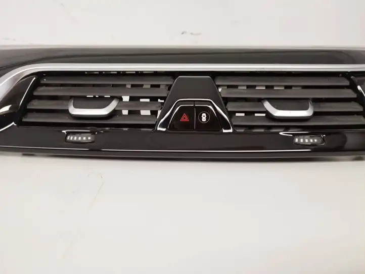 BMW 5 G30 G31 (2016 - ) Отделка внутренней панели салона — фото 5