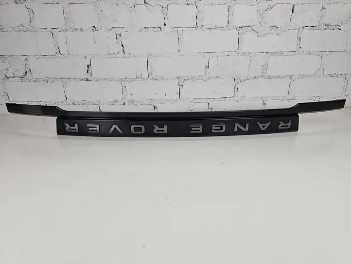 Land Rover Evoque II (2018 - ) K8d2402a30a Комплект обшивки крышки багажника — фото 1