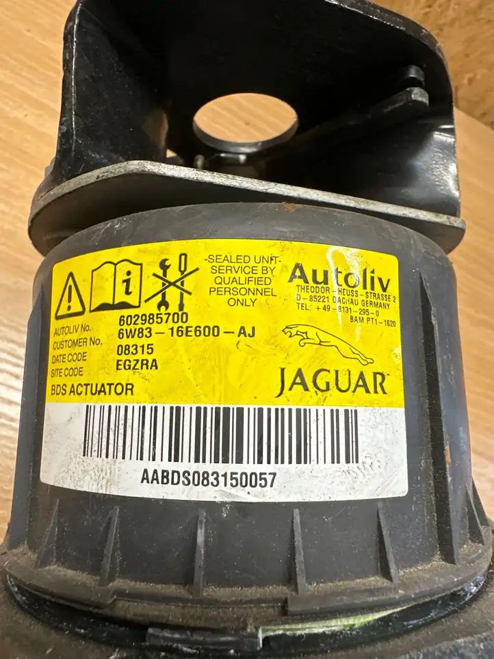 Jaguar F-Type (2013 - ) 602985700 Датчик удара SRS — фото 3
