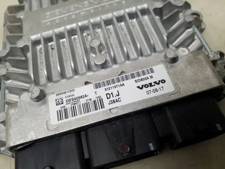 Volvo V50 (2008 - 2012) 31211071AA Блок управления двигателем (ЭБУ) — фото 3