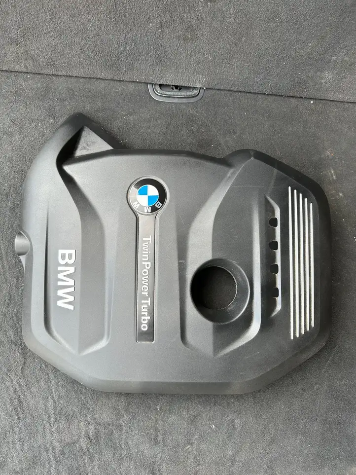 BMW 5 G30 G31 (2016 - ) 8621822 Крышка двигателя декоративная — фото 1