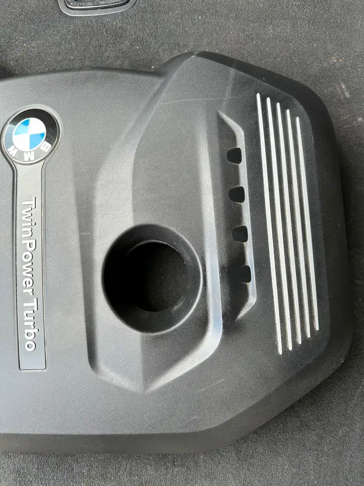 BMW 5 G30 G31 (2016 - ) 8621822 Крышка двигателя декоративная — фото 2