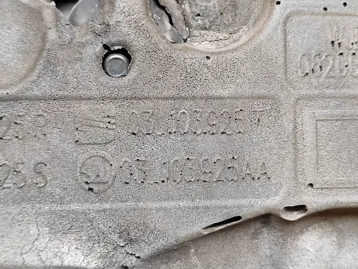 Seat Alhambra (Mk2) (2010 - 2017) 03l103925t Крышка двигателя декоративная — фото 7