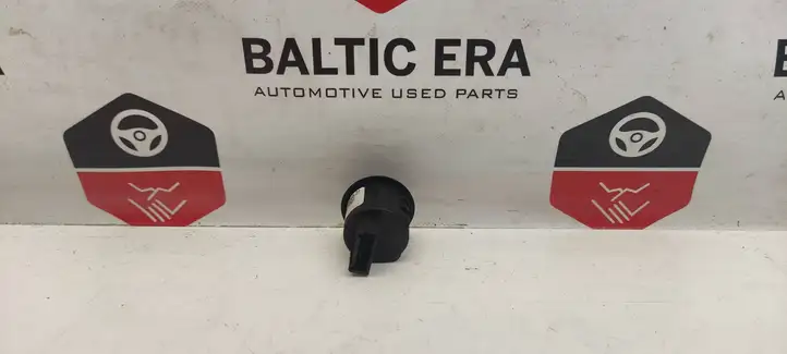 BMW 3 F30 F35 F31 (2012 - 2018) 9272858 Кнопка фаркопа в багажнике — фото 3
