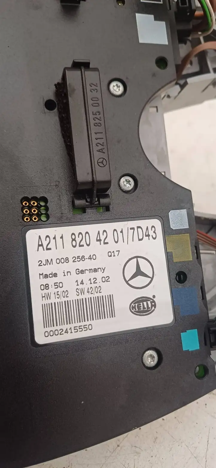 Mercedes-Benz E W211 (2002 - 2009) A2118204201 Передняя подсветка — фото 3