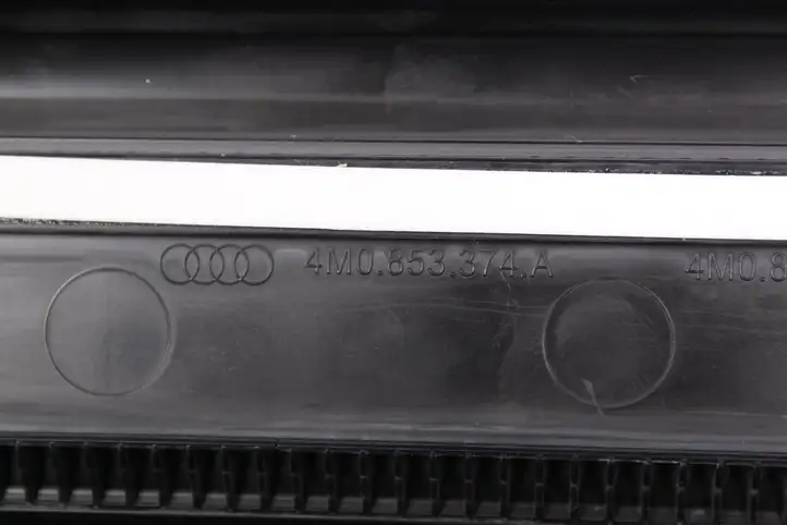 Audi Q7 4M (2015 - ) 4M0853374A Внутренняя обшивка порога (комплект) — фото 4