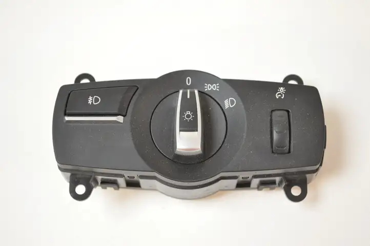 BMW X3 F25 (2010 - 2017) 9202585 Включатель фонарей — фото 1