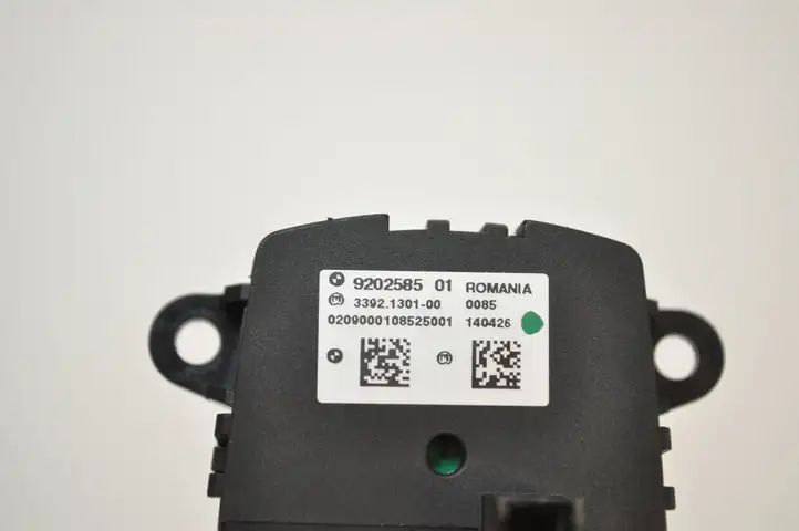 BMW X3 F25 (2010 - 2017) 9202585 Включатель фонарей — фото 6