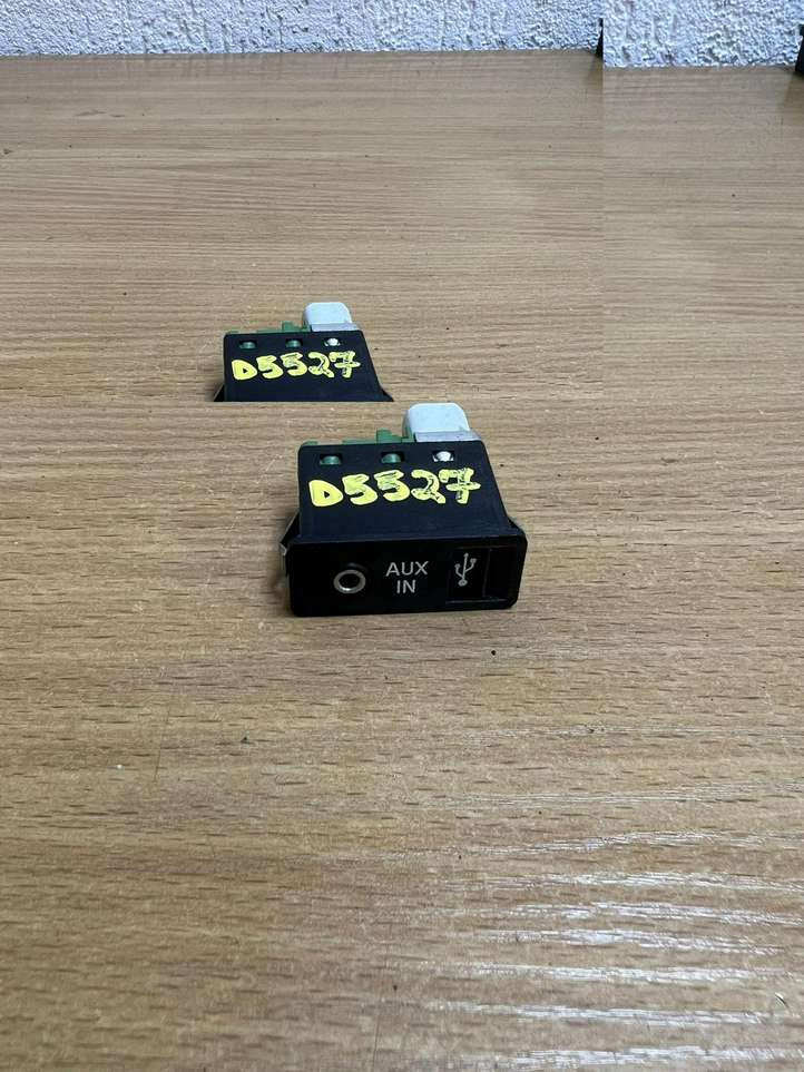 BMW 7 F01 F02 F03 F04 (2008 - 2016)  D5527 Разъем AUX