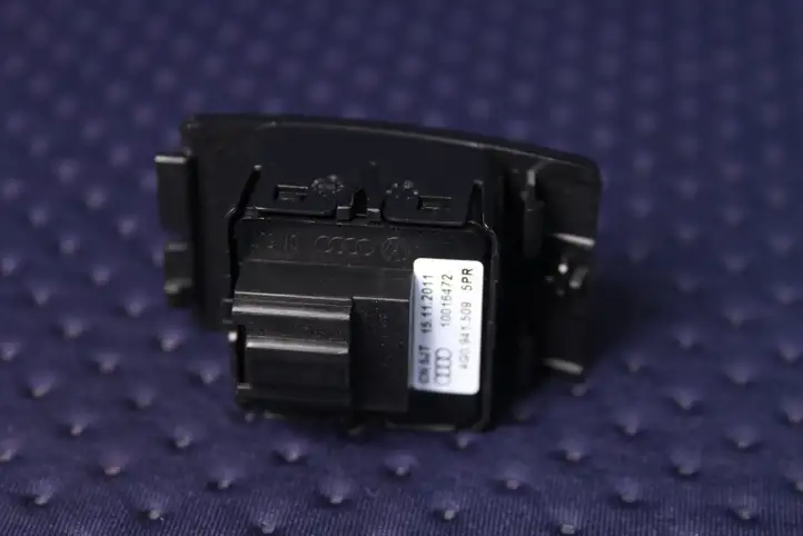 Audi A6 C7 (2011 - 2014) 4G0941509 Кнопка фаркопа в багажнике — фото 2