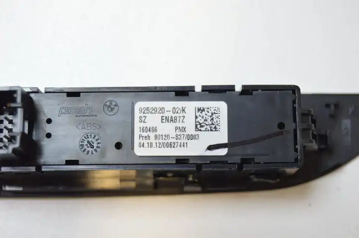 BMW 3 F30 F35 F31 (2012 - 2018) 9252920 Кнопка фаркопа в багажнике — фото 3