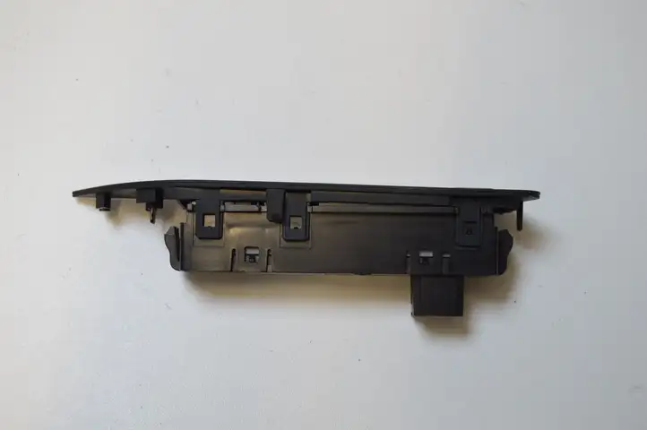 BMW 3 F30 F35 F31 (2012 - 2018) 9252920 Кнопка фаркопа в багажнике — фото 5