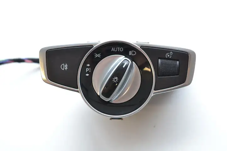Mercedes-Benz C W205 (2014 - 2021) A2059056500 Включатель фонарей — фото 1