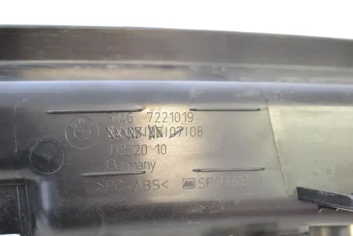 BMW 3 F30 F35 F31 (2012 - 2018) 51467221019 Прочие детали салона — фото 4