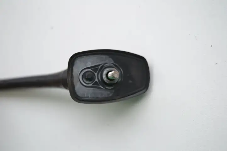 Nissan NP300 (2008 - 2015) GPS антенна — фото 3